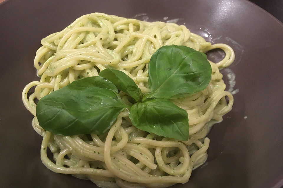 Pasta mit Basilikum-Carbonara