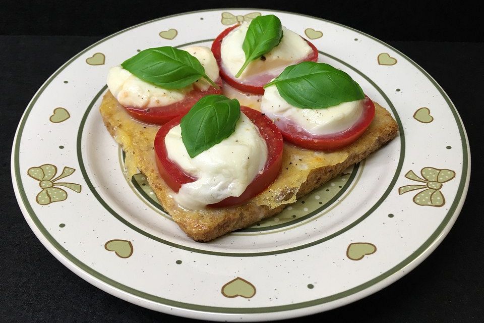 Tomaten-Mozzarella-Toast