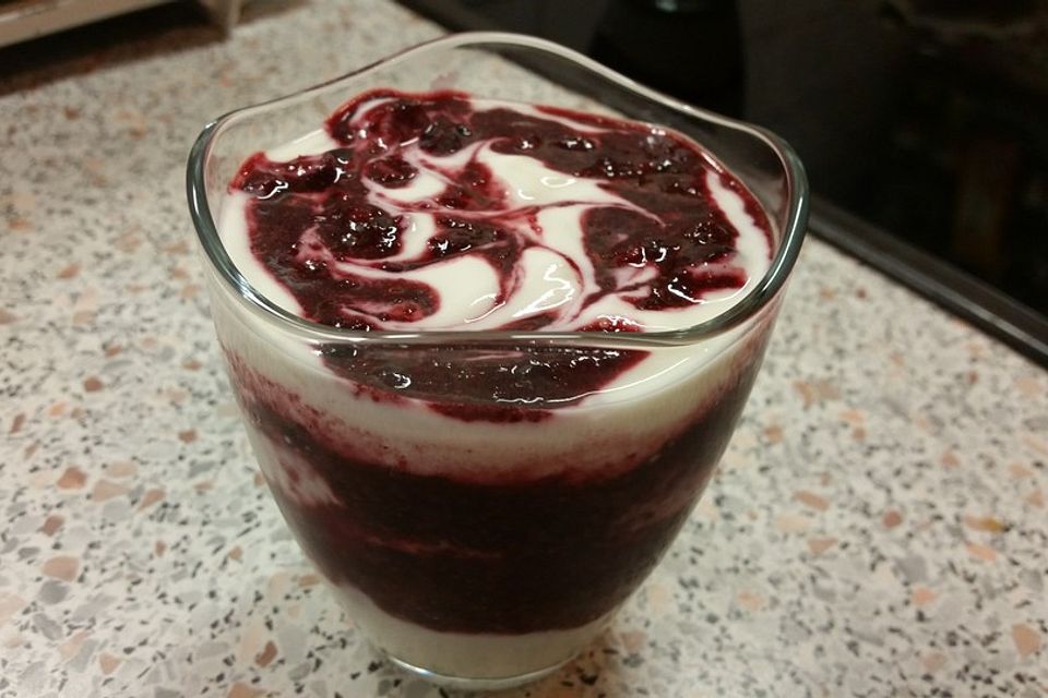 Brombeer-Apfel-Dessert