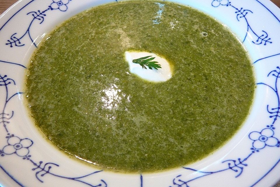 Suppe aus Karottengrün