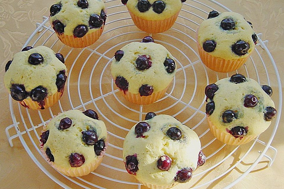 Eierlikörmuffins mit Heidelbeeren