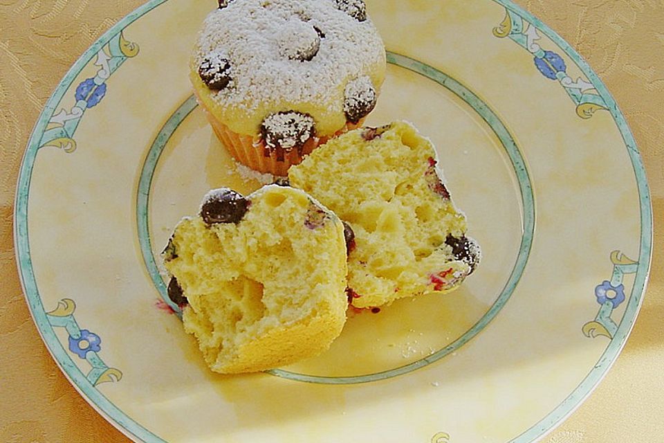 Eierlikörmuffins mit Heidelbeeren