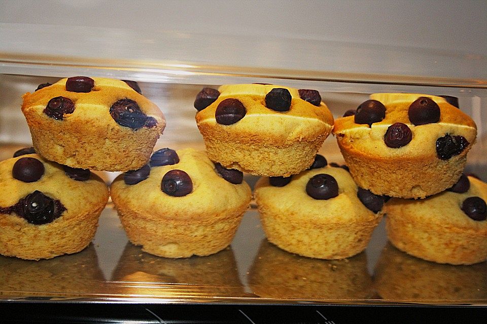 Eierlikörmuffins mit Heidelbeeren