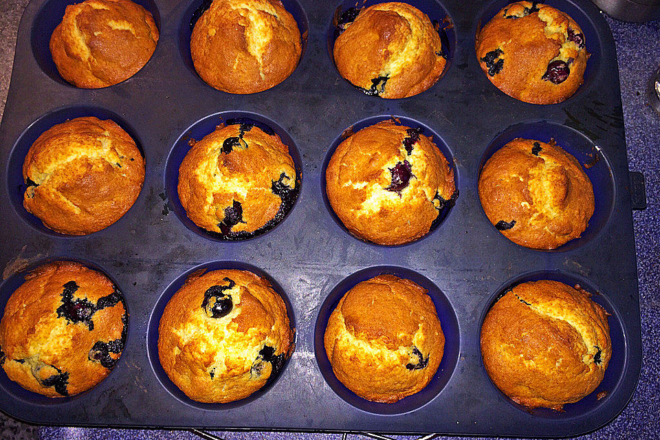 Eierlikörmuffins mit Heidelbeeren