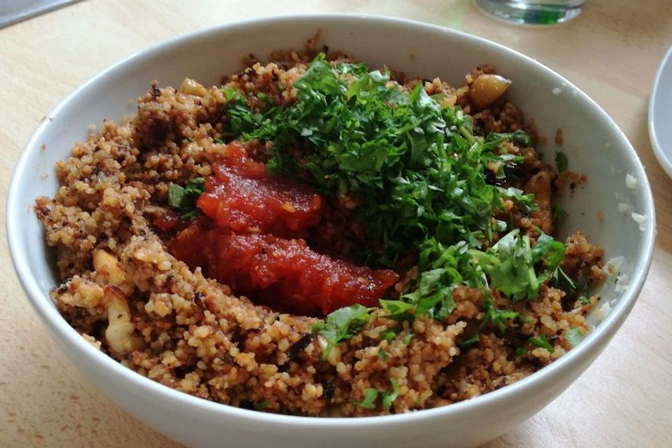 Couscous-Blumenkohl mit Tomatensugo