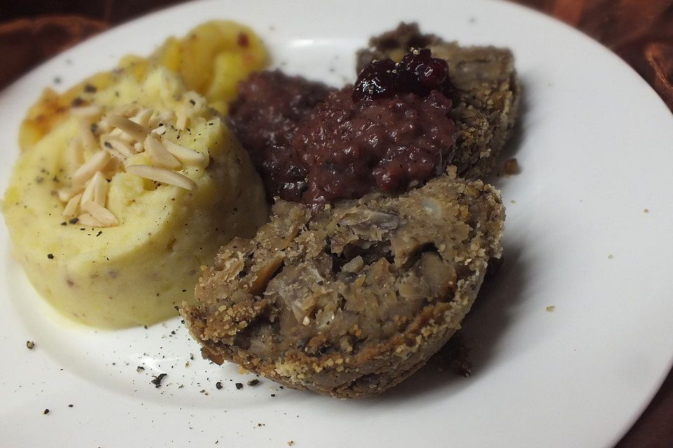 Kastanienbraten mit Preiselbeersauce