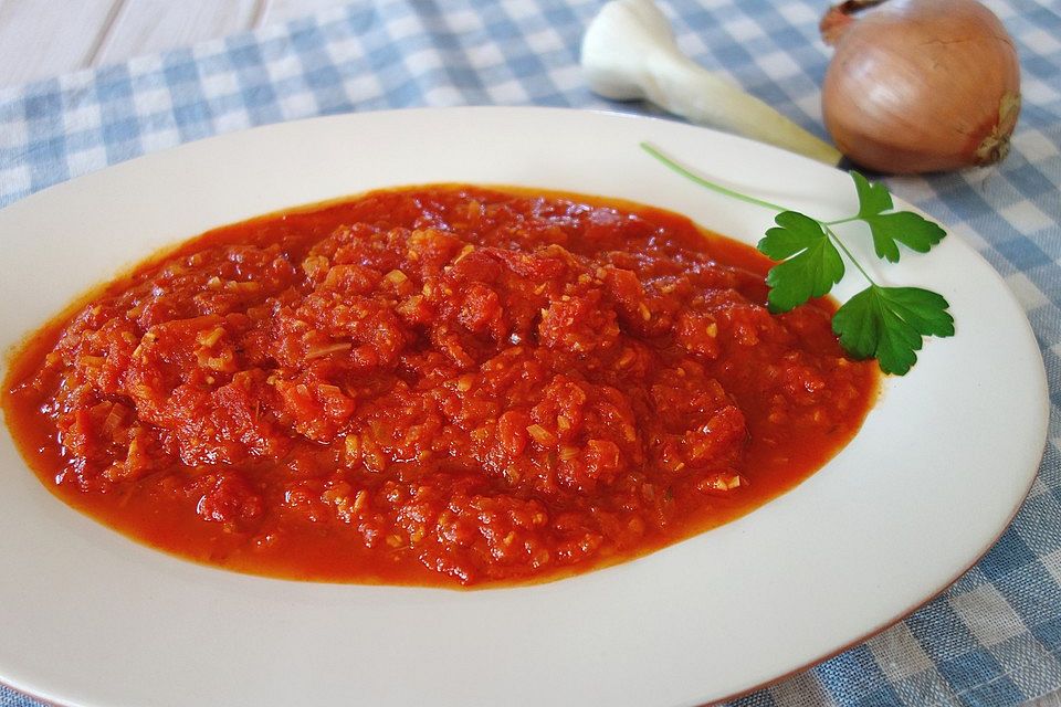 Einfacher schneller Tomatensugo