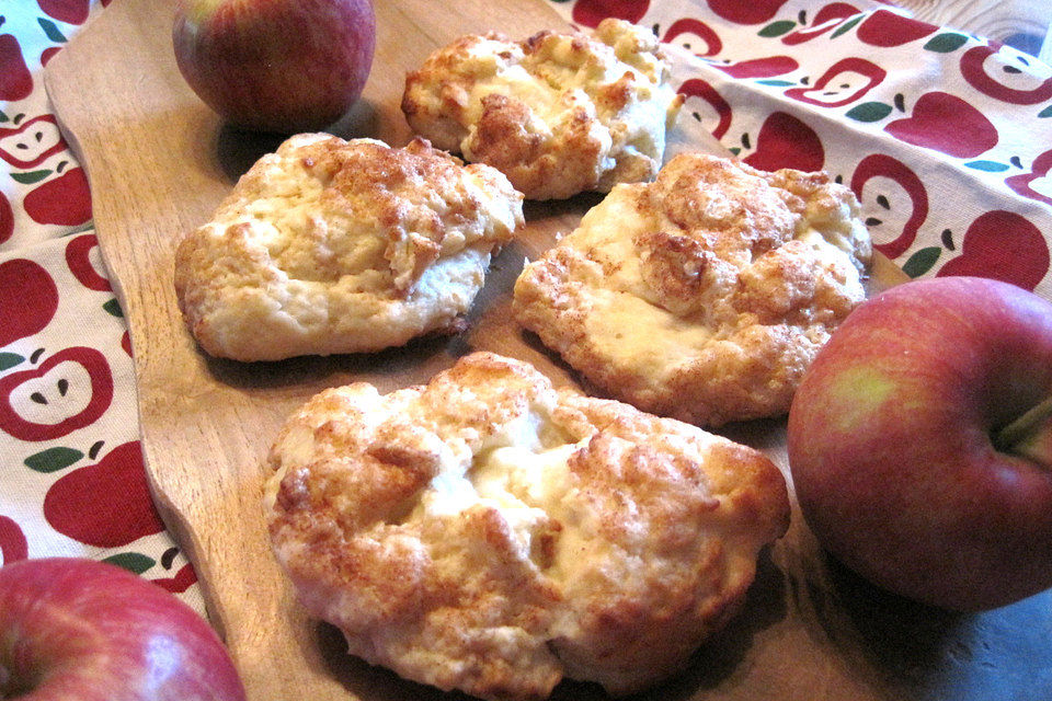 Apfelbrötchen mit Quark