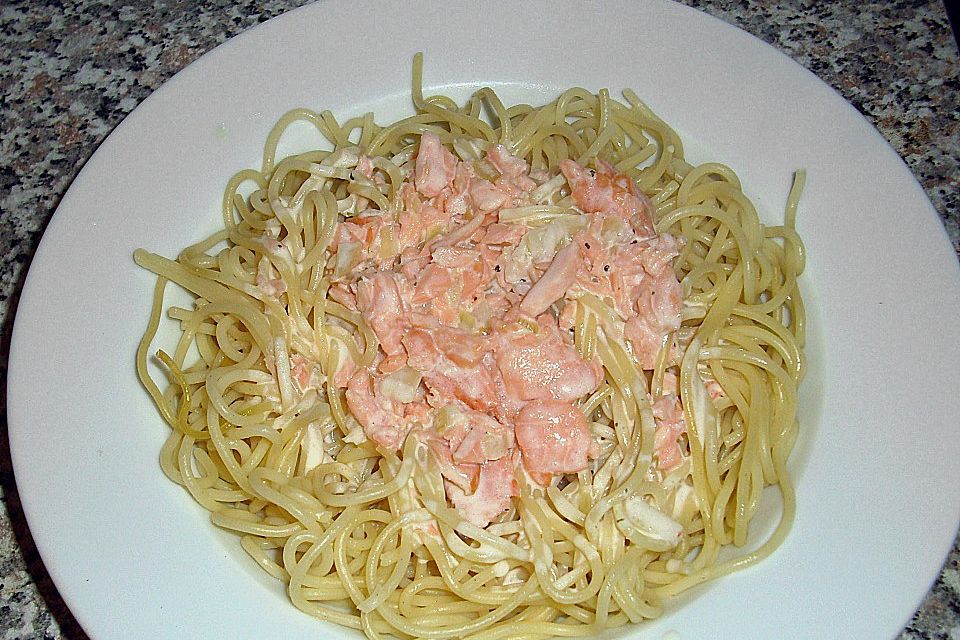 Spaghetti mit Räucherlachs