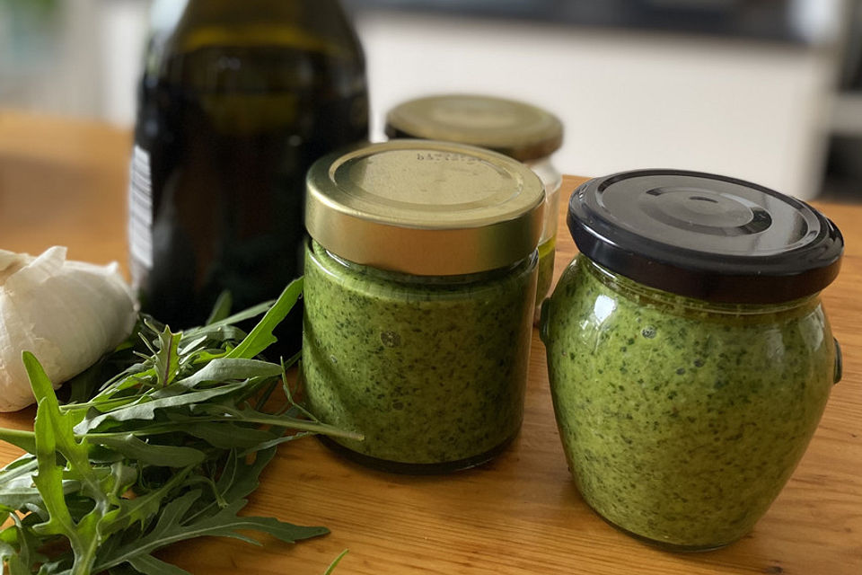 Walnuss-Rucola-Pesto