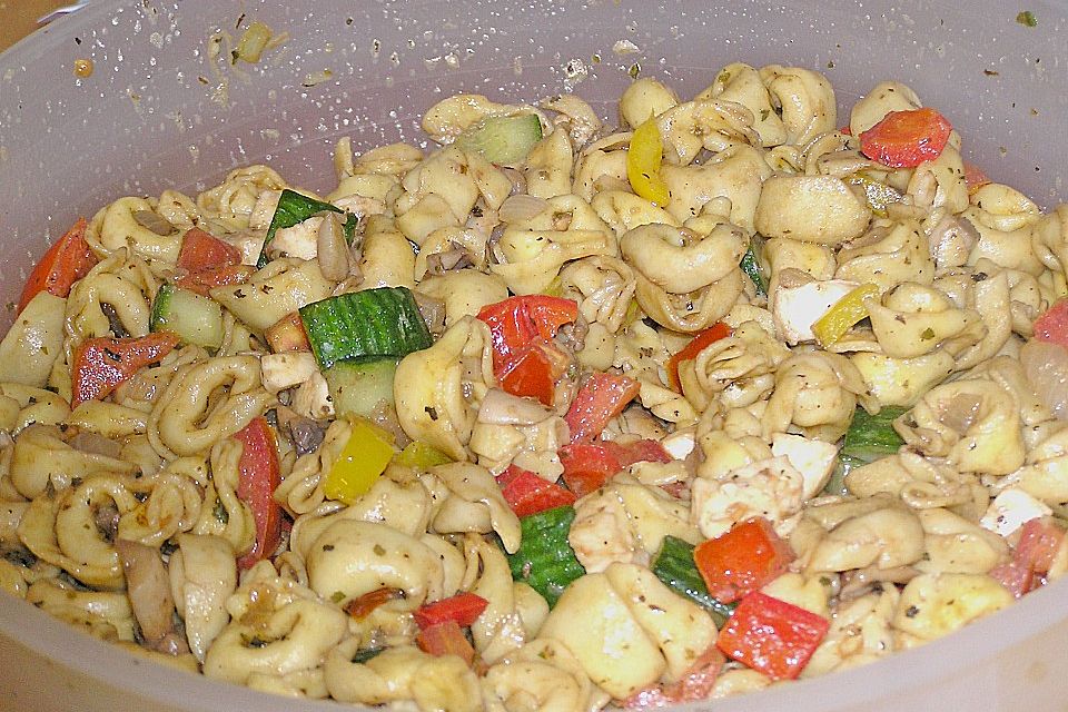 Tortellinisalat