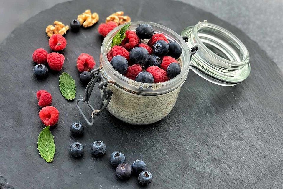 Chiapudding mit Beeren