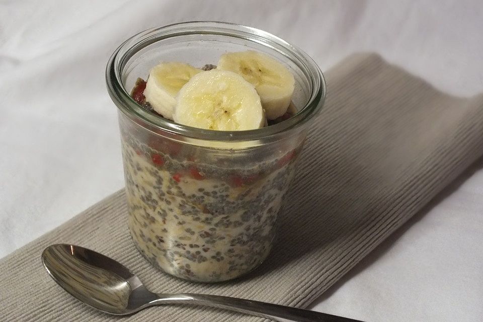 Chiapudding mit Beeren