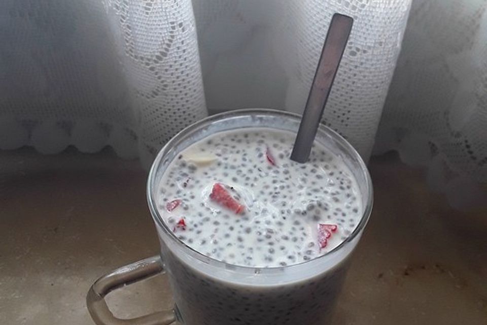 Chiapudding mit Beeren