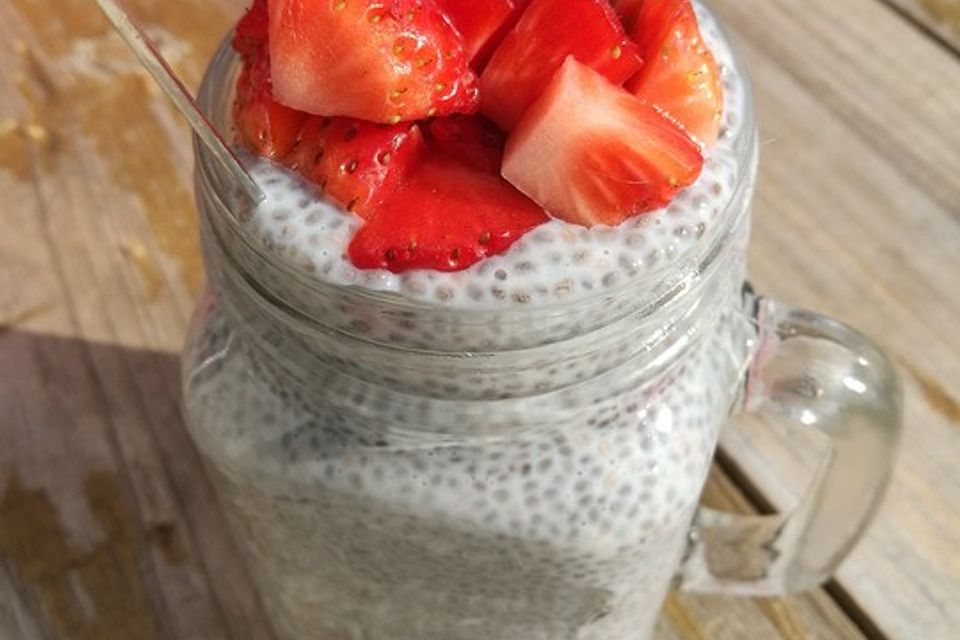 Chiapudding mit Beeren