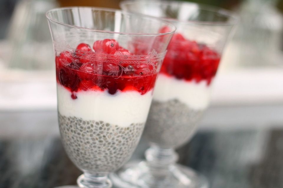 Chiapudding mit Beeren