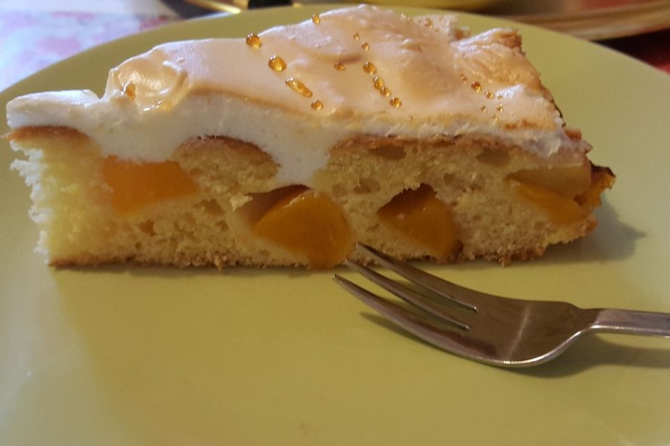 Pfirsichkuchen mit Baiserhaube