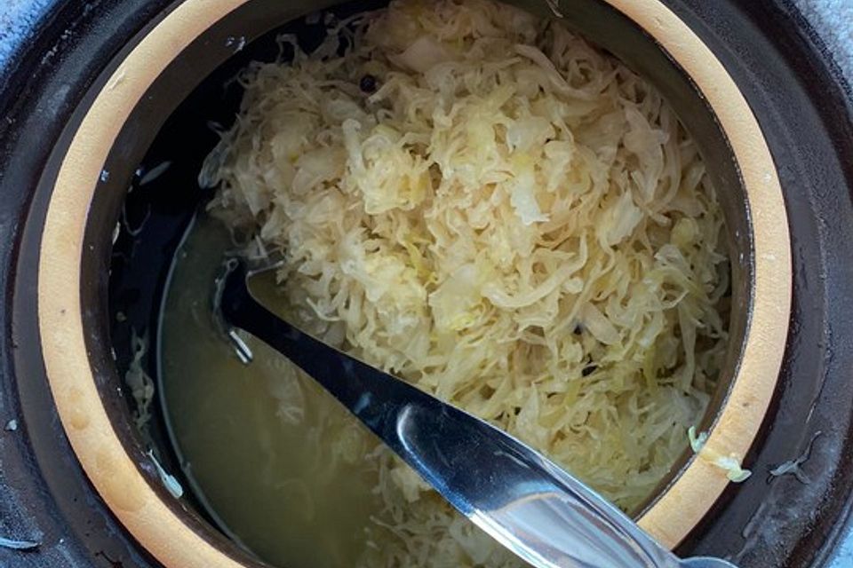 Weinsauerkraut aus dem Krauttopf