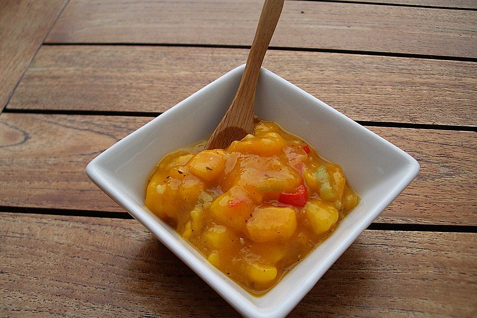 Fruchtiges Mango-Papaya-Chutney