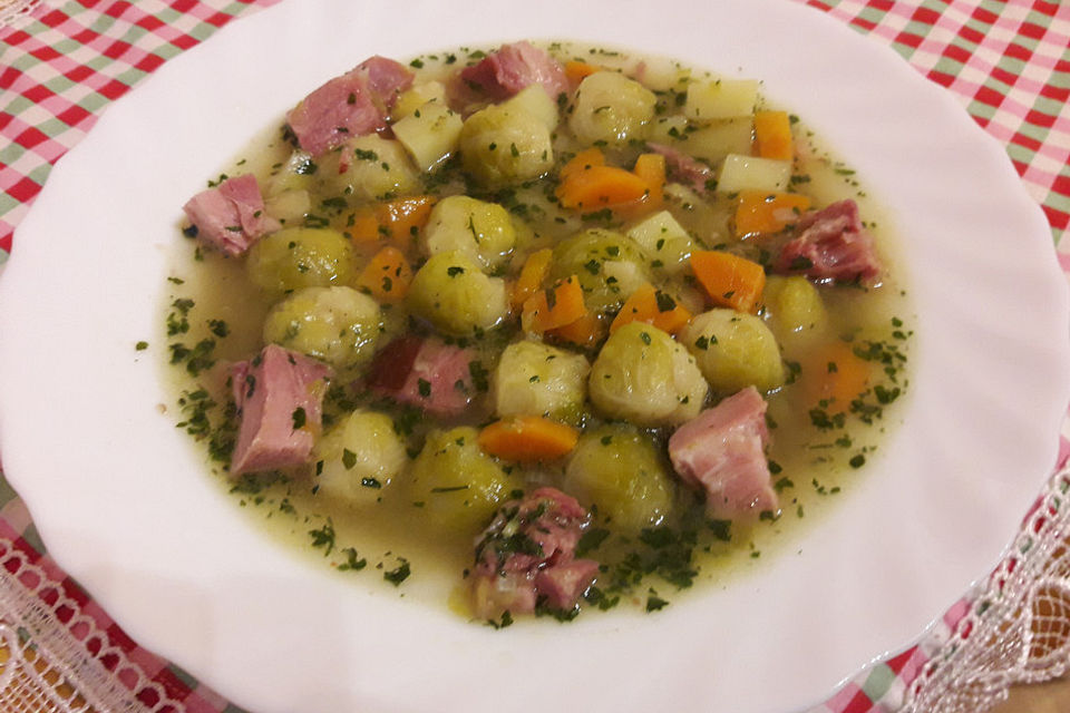 Rosenkohlsuppe mit Kasseler