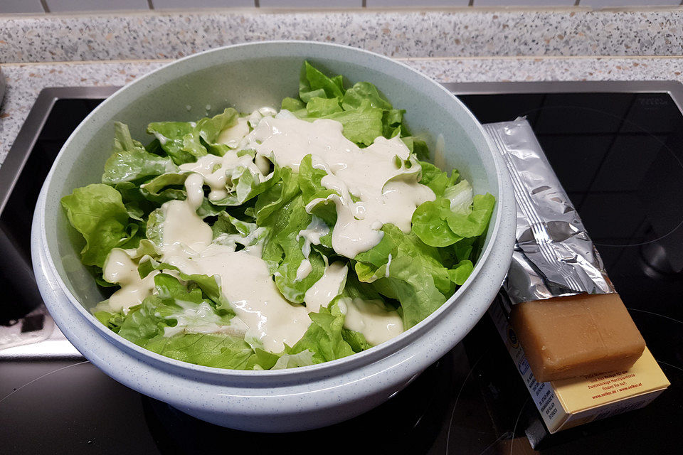 Kopfsalat mit Marzipan-Dressing