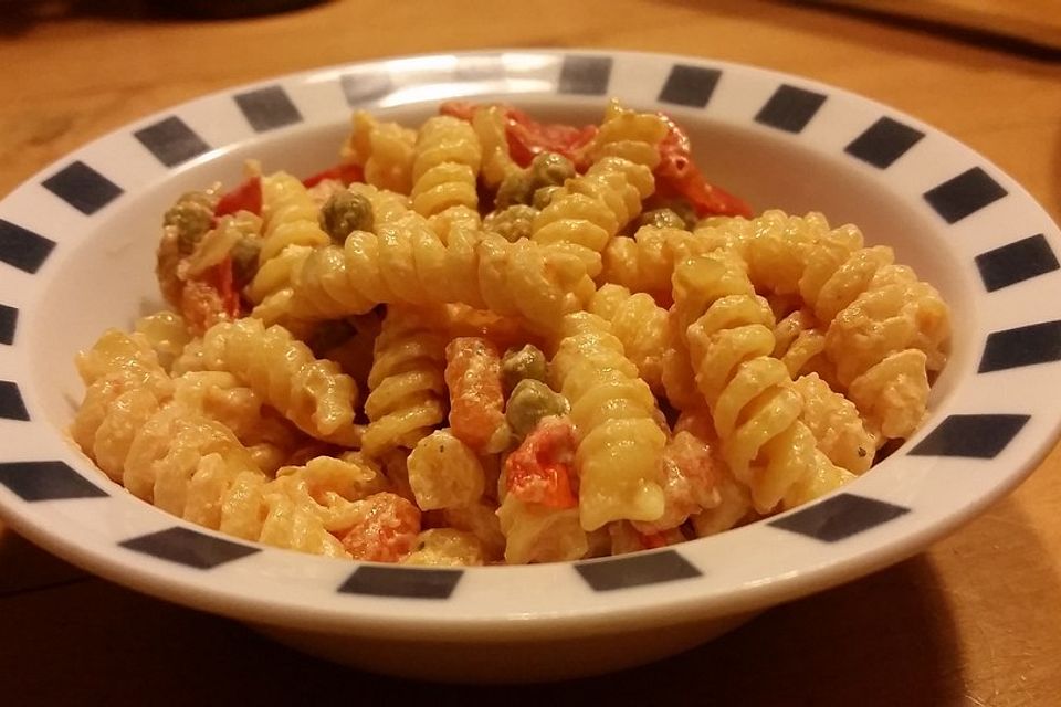 Nudelpfanne mit Tomaten