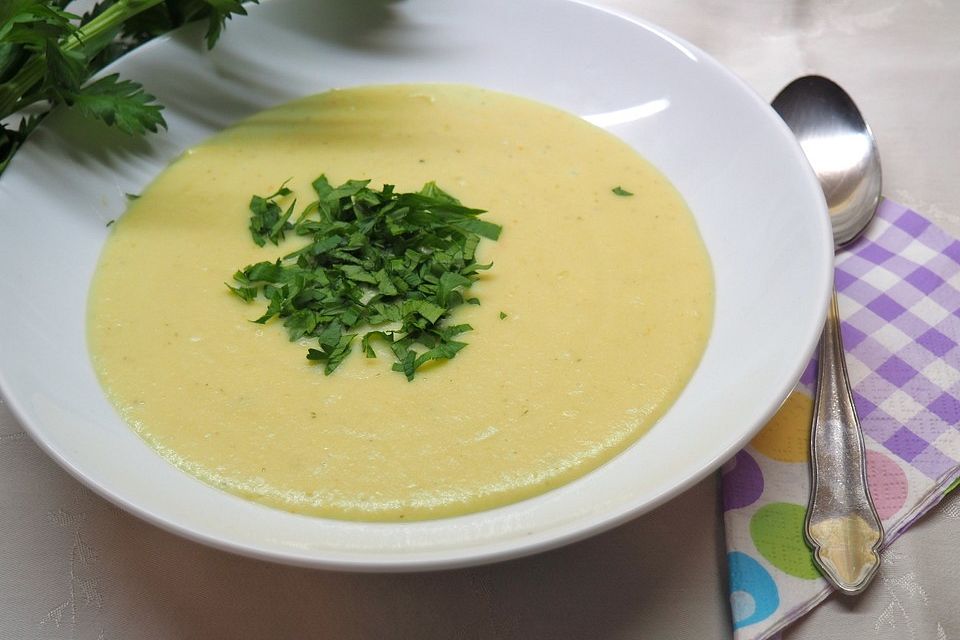 Sellerie-Apfel-Kokossuppe