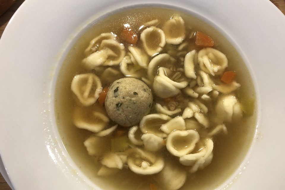 Schnelle und einfache Nudelsuppe