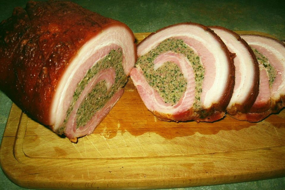 Gefüllte Schweinebauchrolle