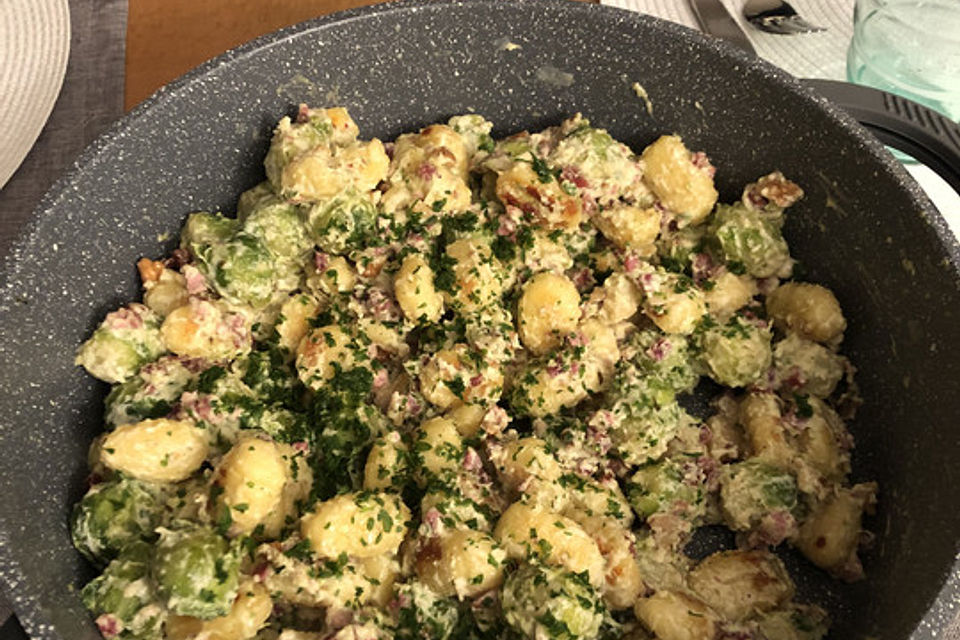 Rosenkohl-Gnocchi-Pfanne