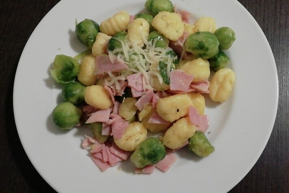 Rosenkohl-Gnocchi-Pfanne