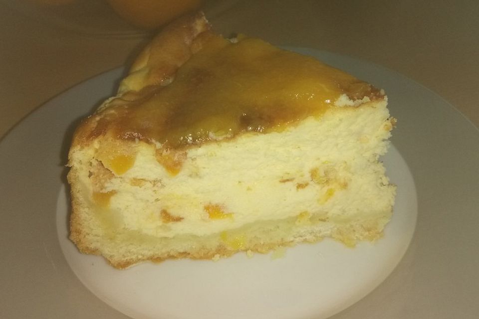 Käsekuchen mit Aprikosenpüree