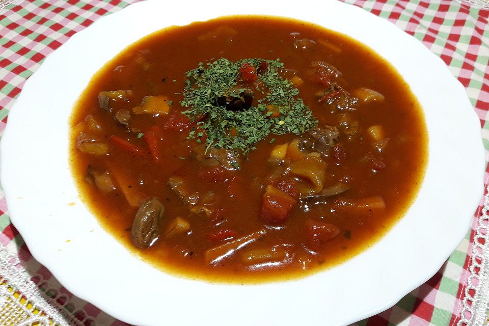 Tomatierte Hähnchenherzensuppe