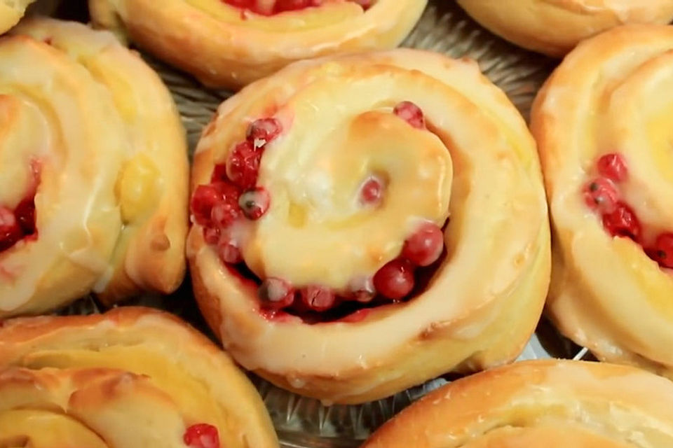 Puddingschnecken mit Johannisbeeren