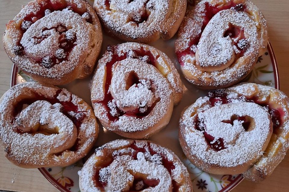 Puddingschnecken mit Johannisbeeren