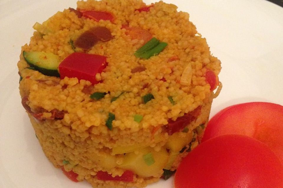 Würzig-fruchtiger Couscous-Salat