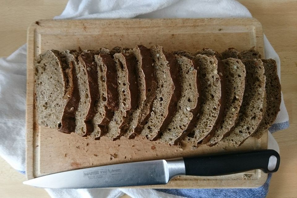 Veganes Dinkel-Hanf-Brot