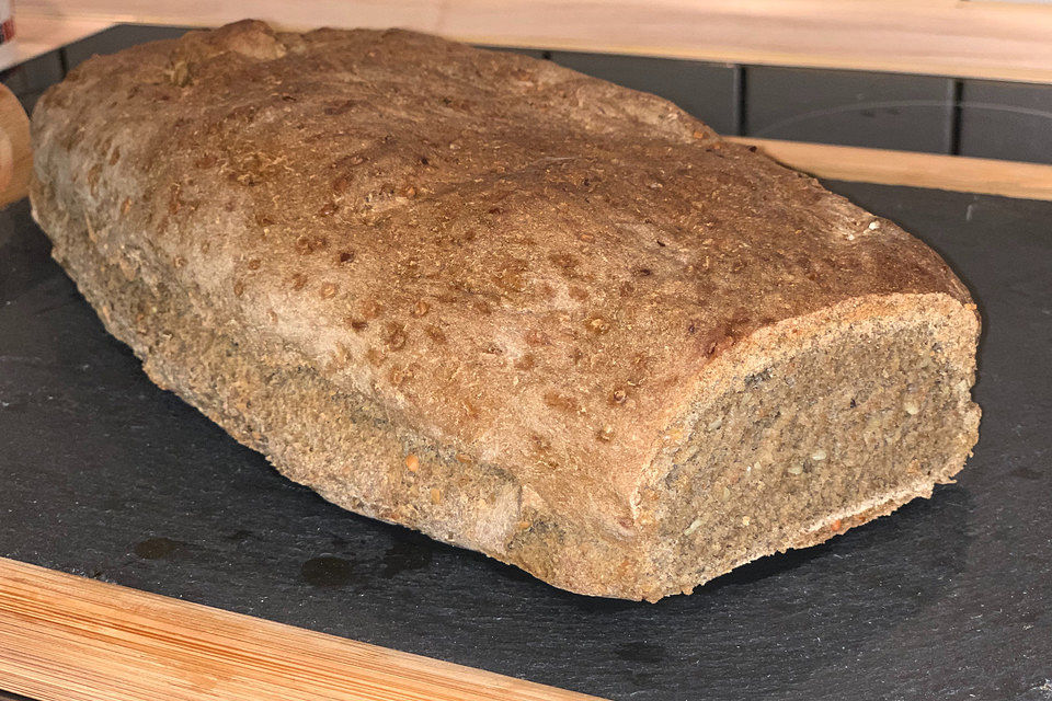 Veganes Dinkel-Hanf-Brot