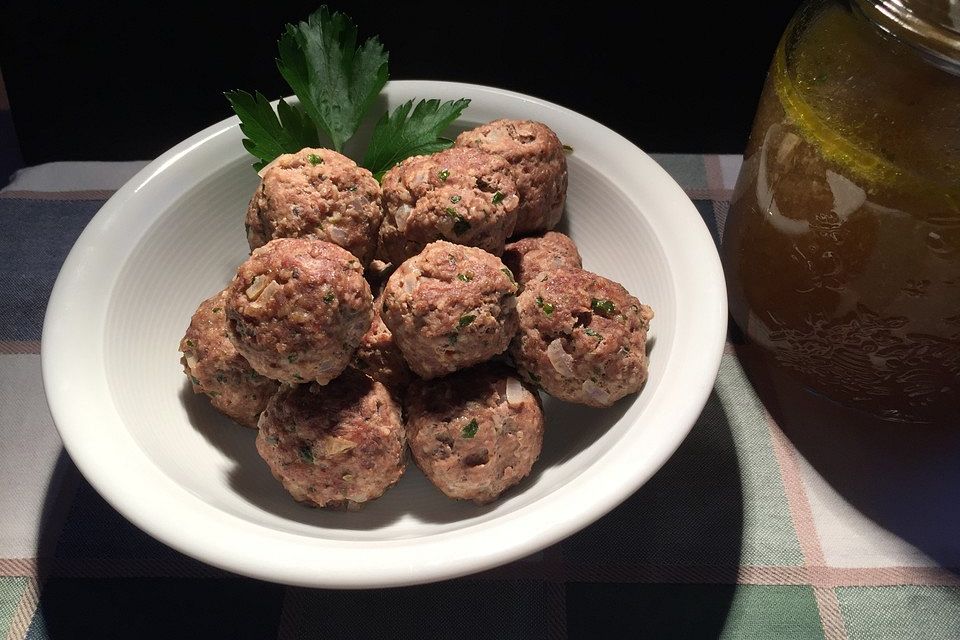 Rindfleisch-Mettbällchen als Suppeneinlage