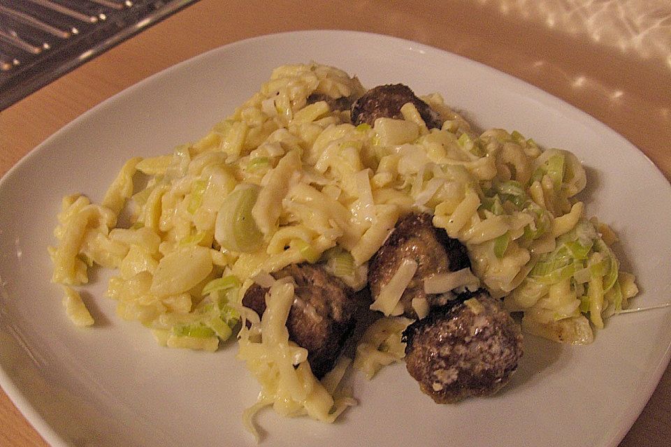 Frikadellenpfanne mit Spätzle