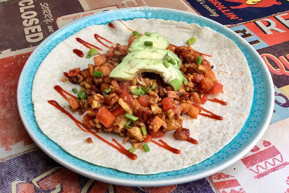 Würzige Süßkartoffel-Tempeh-Tortillas