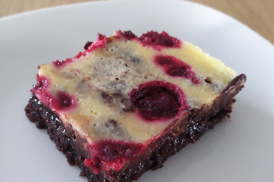 Cheesecake-Brownies mit Himbeeren