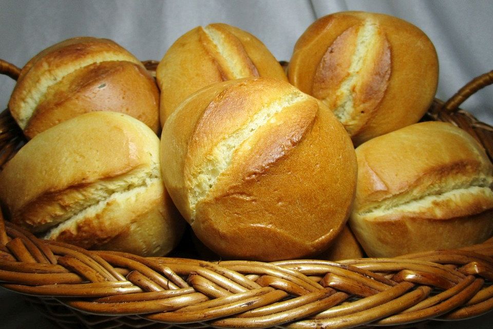 Einfache Brötchen aus Dinkelmehl