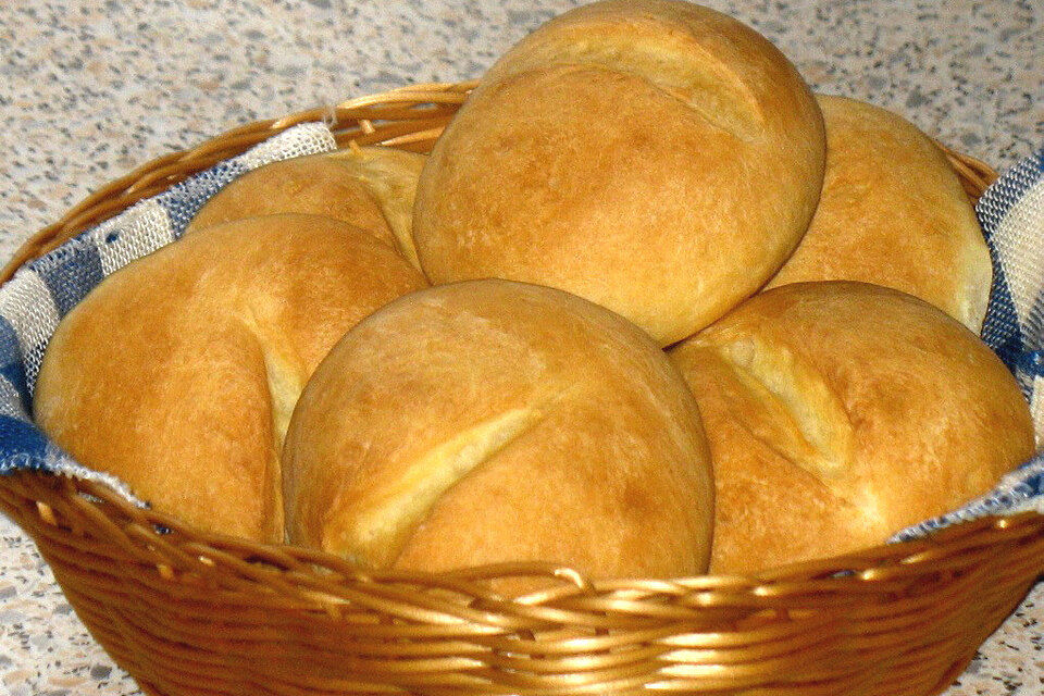 Einfache Brötchen aus Dinkelmehl