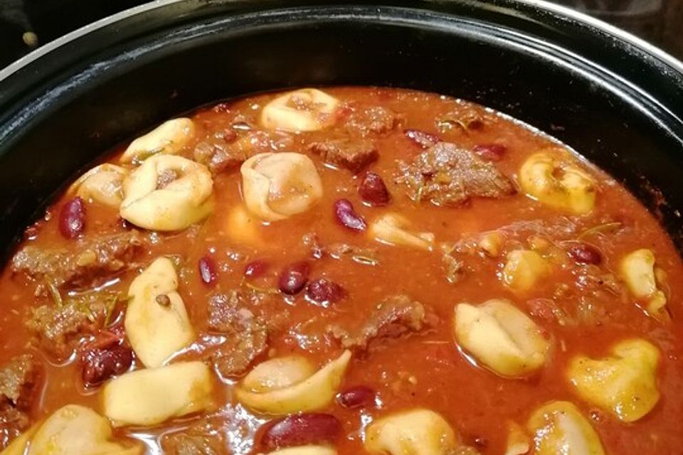 Chili-Gulasch-Tortellini-Topf