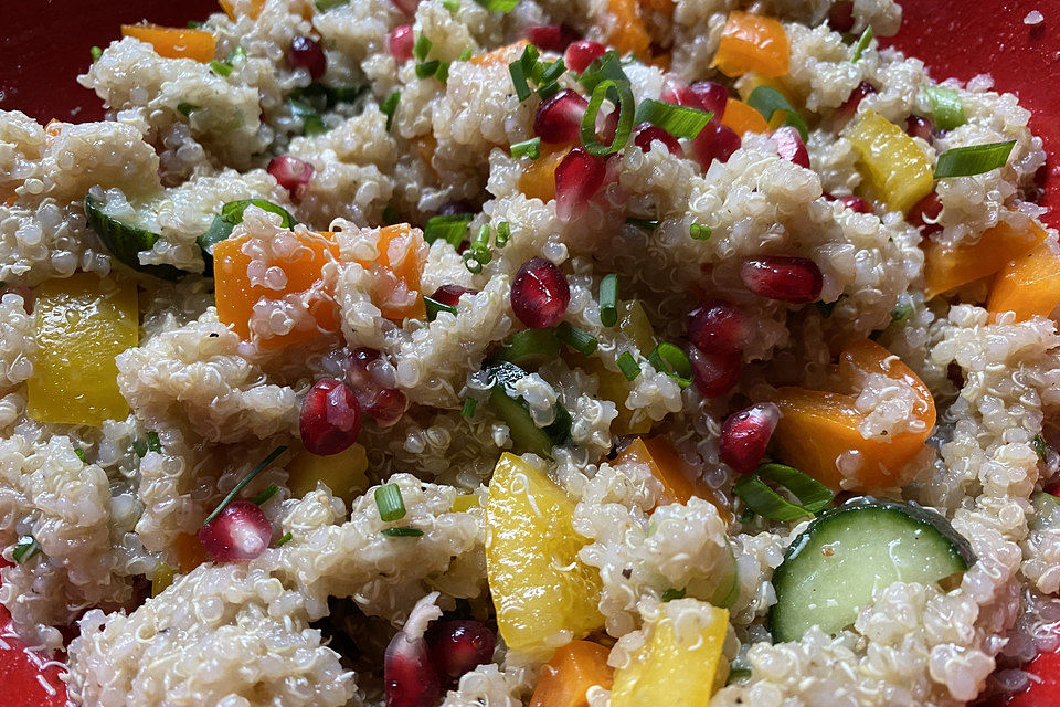 Quinoa-Salat mit Granatapfel