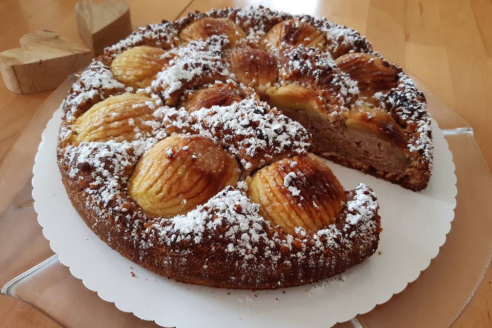 Winterlich gedeckter Apfelkuchen