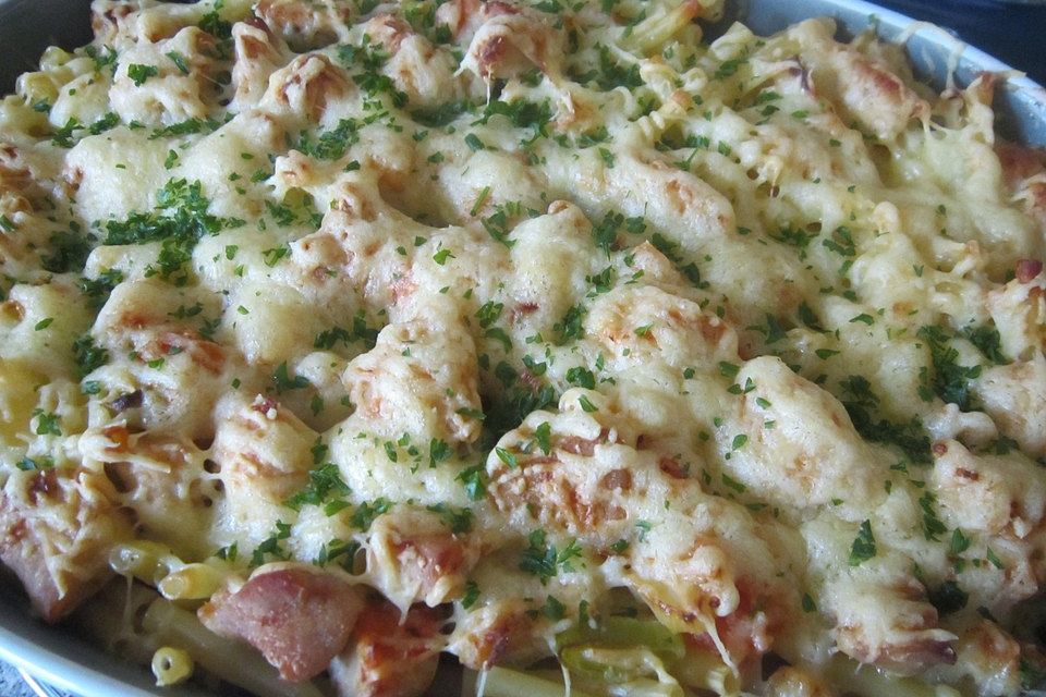 Altbaerlis Hühnchen-Nudelauflauf