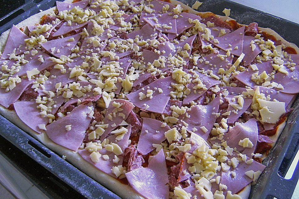 Käse - Salami - Kochschinkenpizza