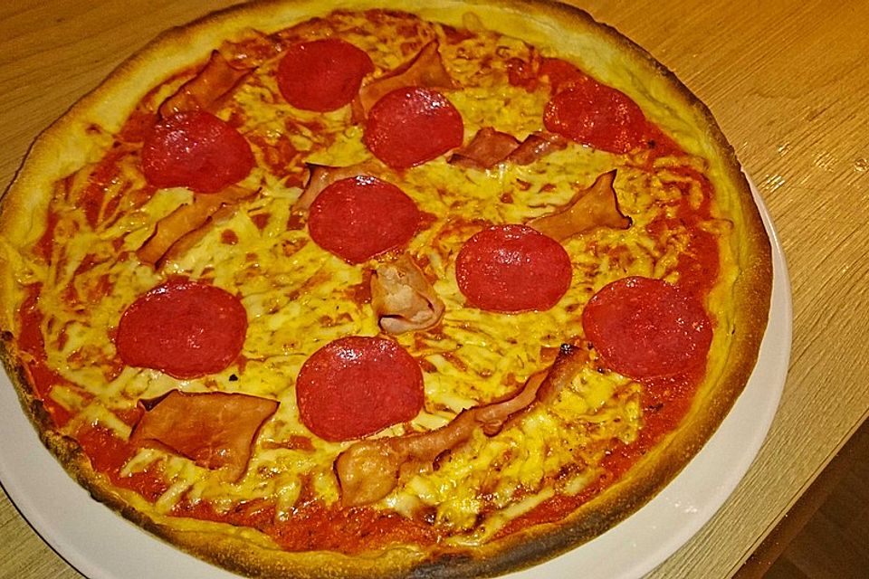 Käse - Salami - Kochschinkenpizza